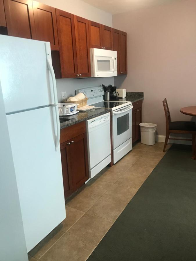 Deluxe King Suite at Crescent Suites Hotel