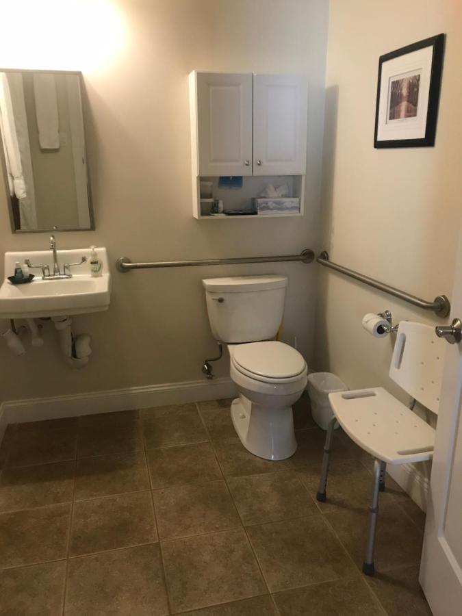 Queen Suite - Disability Access at Crescent Suites Hotel