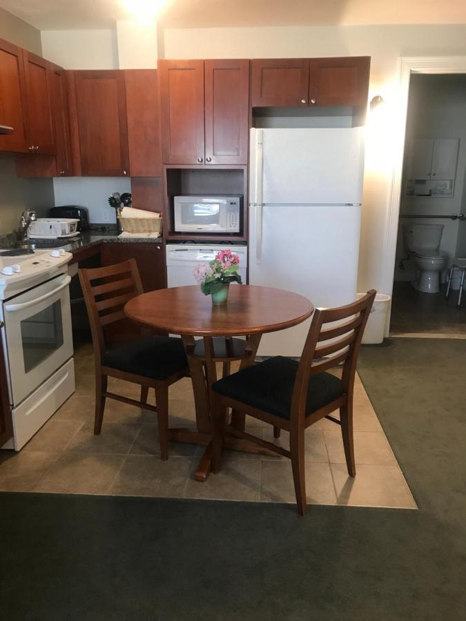 Queen Suite - Disability Access at Crescent Suites Hotel