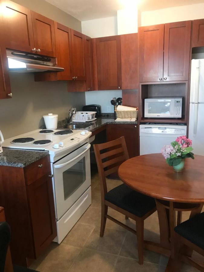 Queen Suite - Disability Access at Crescent Suites Hotel