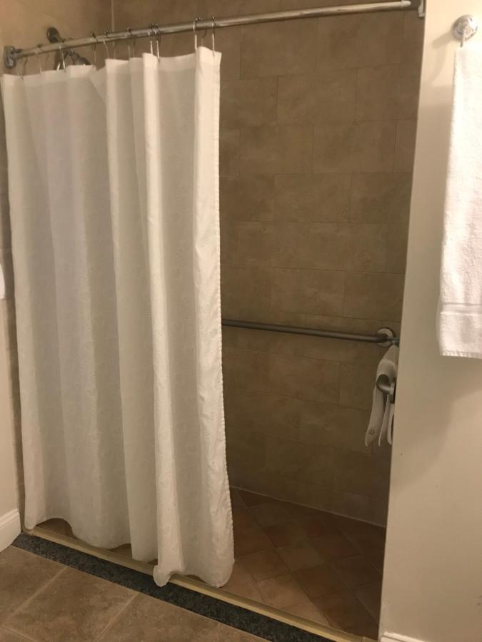 Queen Suite - Disability Access at Crescent Suites Hotel