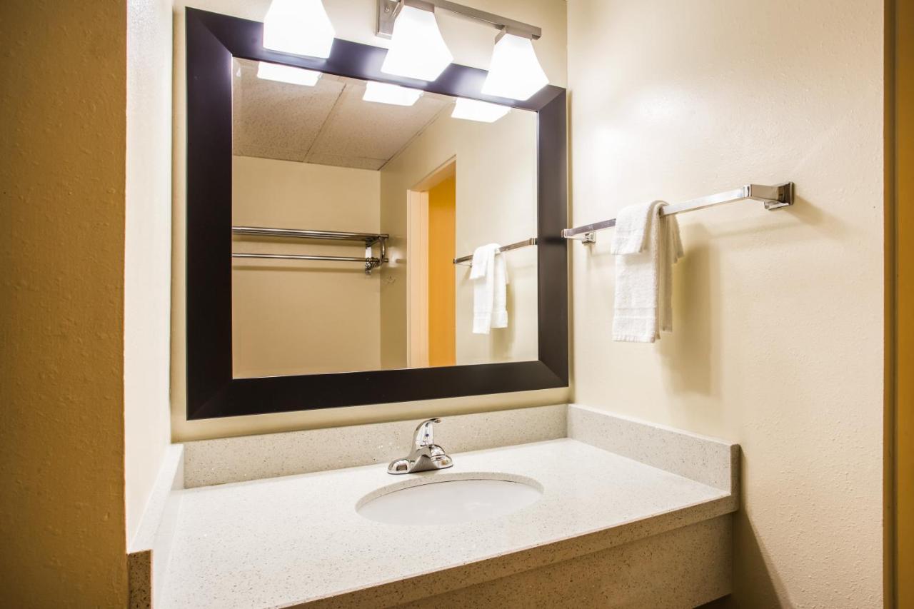 Queen Suite - Non-Smoking at Days Inn by Wyndham Yakima