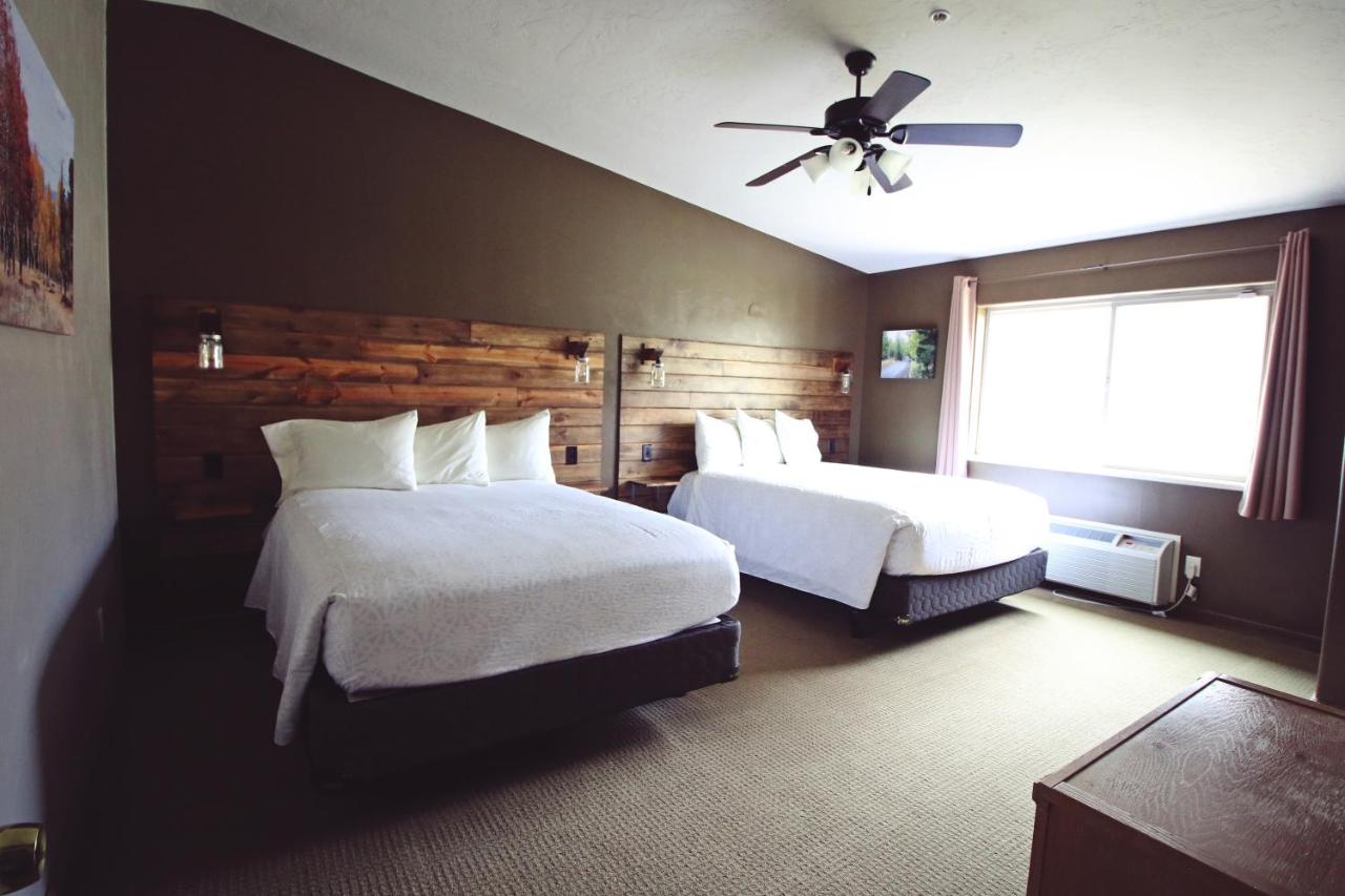 Deluxe Double Room at Hidden Canyon Retreat