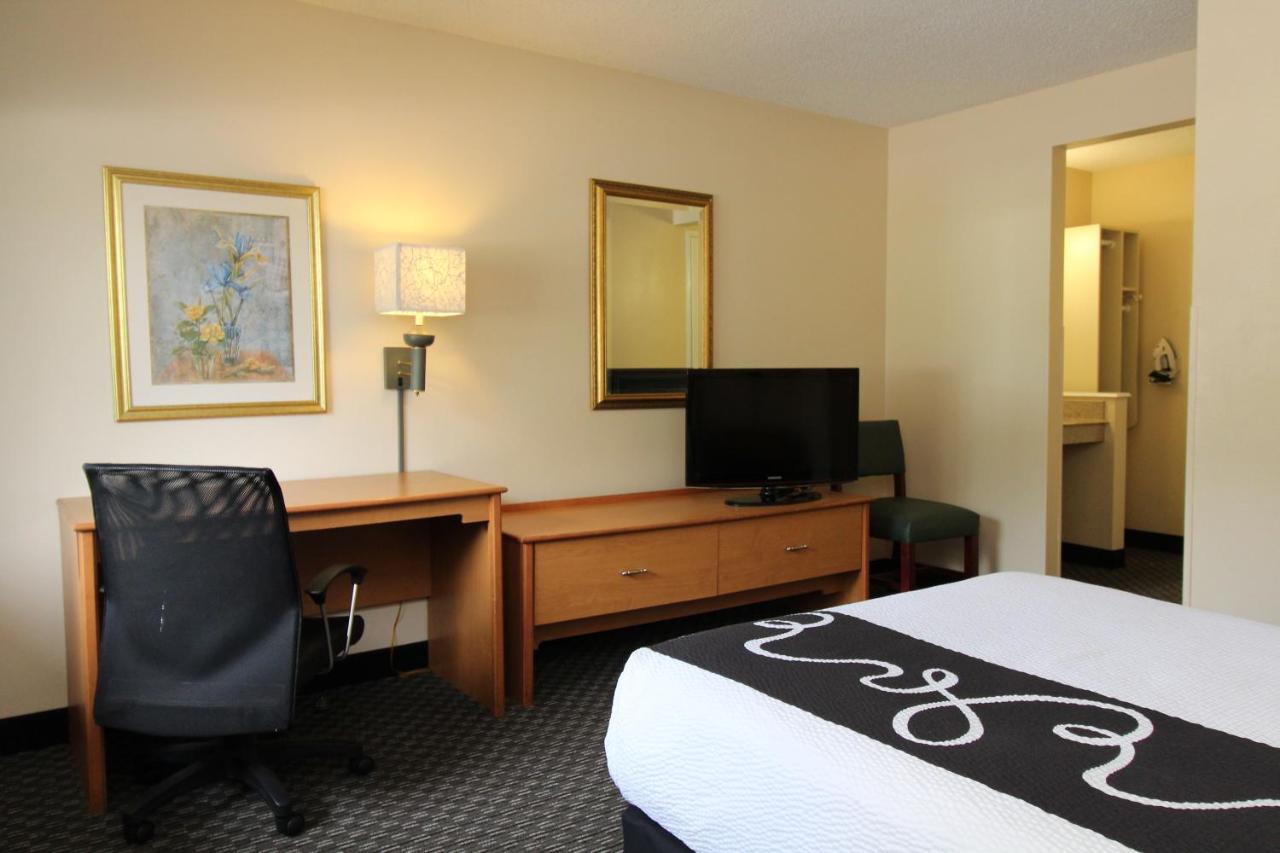 Double Room with Roll-in Shower - Mobility Accessible/Non-Smoking at La Quinta Inn & Suites by Wyndham Tampa Fairgrounds - Casino
