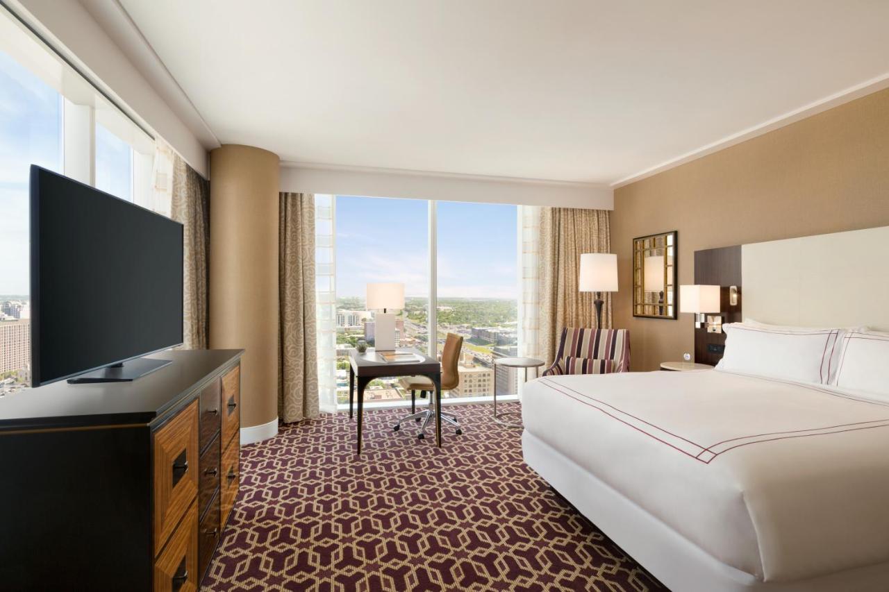 Fairmont Gold Grand Suite at Fairmont Austin Gold Experience