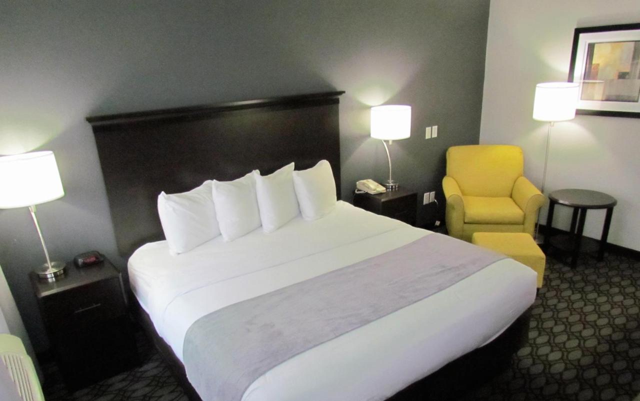 King Room - Non-Smoking at Oak Hill Inn & Suites