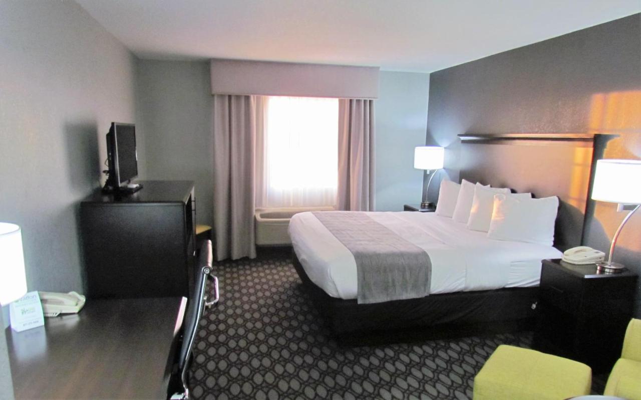 King Room - Non-Smoking at Oak Hill Inn & Suites