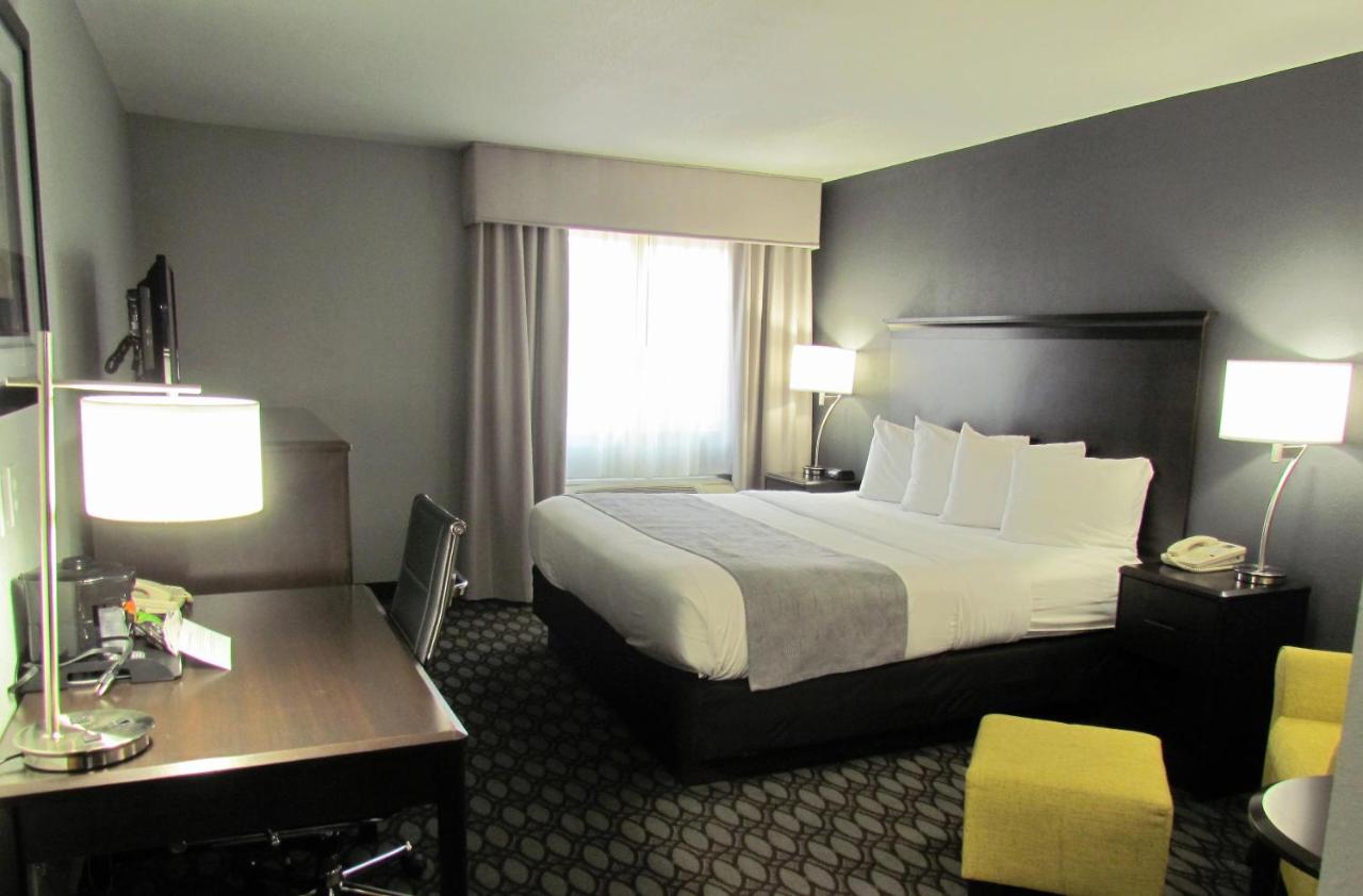 King Room - Non-Smoking at Oak Hill Inn & Suites