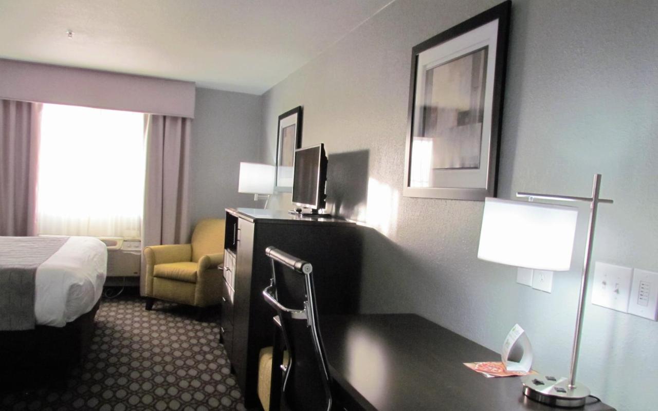 King Room - Non-Smoking at Oak Hill Inn & Suites
