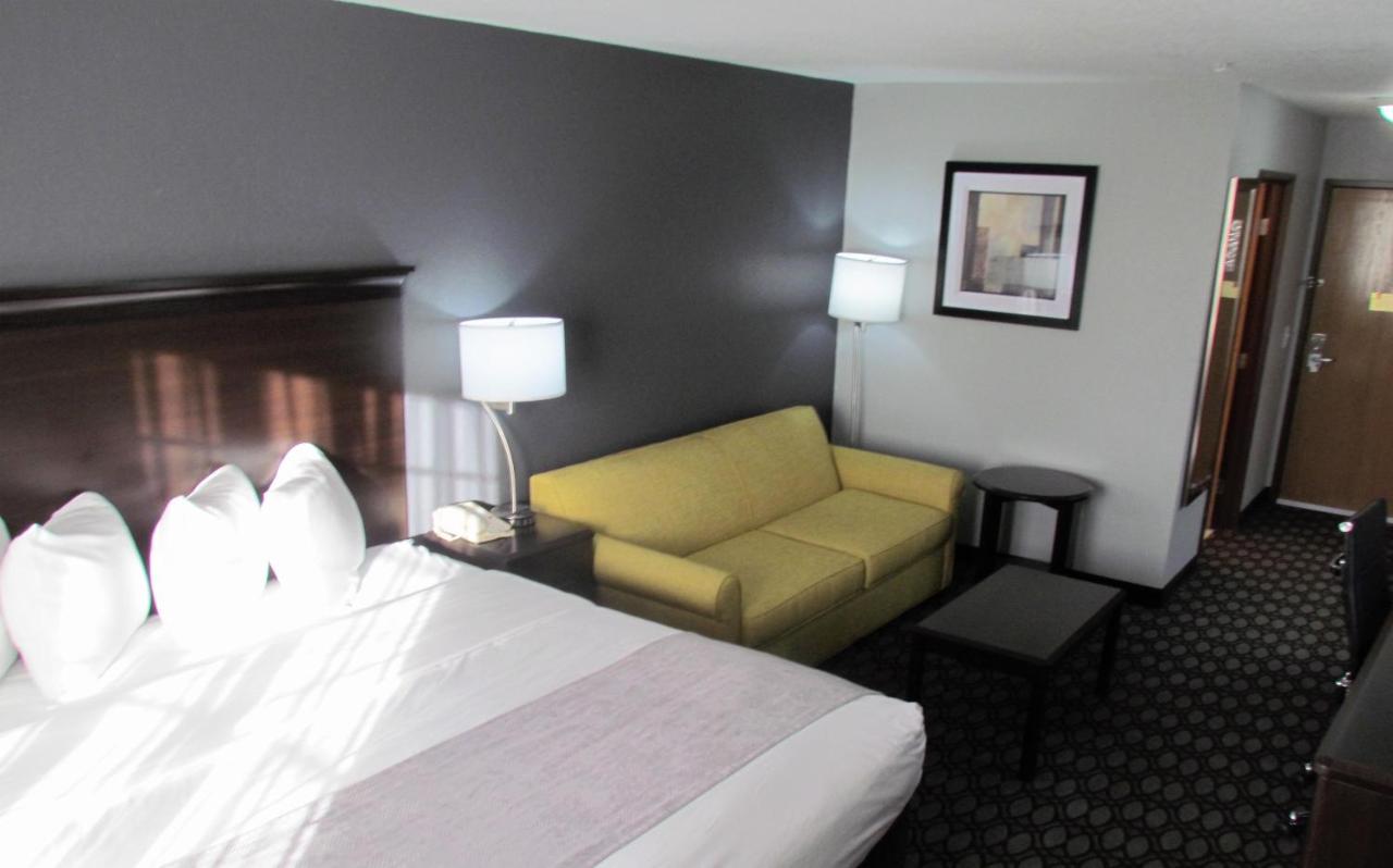 Non SmokingExecutive Suite at Oak Hill Inn & Suites