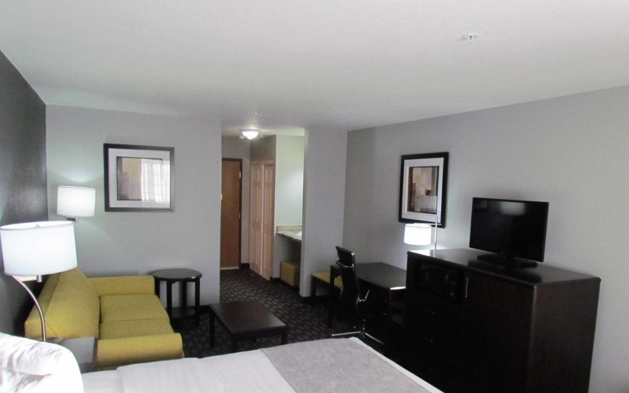 Non SmokingExecutive Suite at Oak Hill Inn & Suites