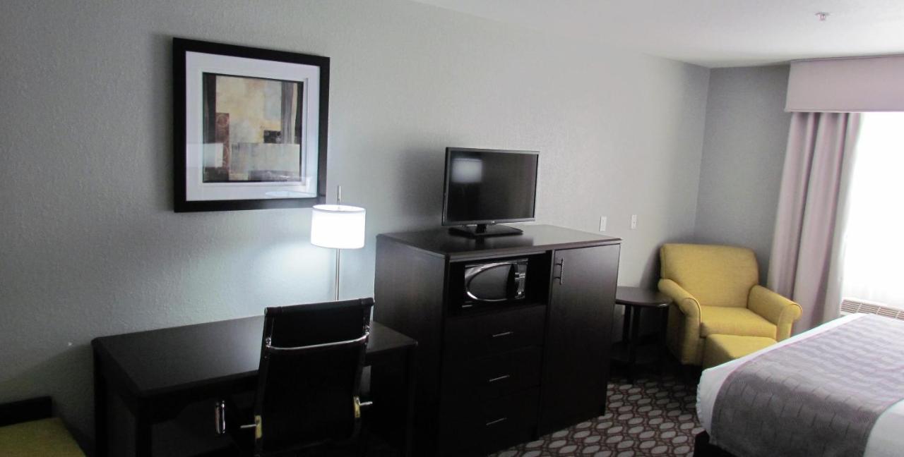 King Room - Non-Smoking at Oak Hill Inn & Suites