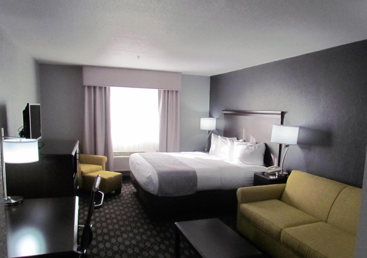 Non SmokingExecutive Suite at Oak Hill Inn & Suites