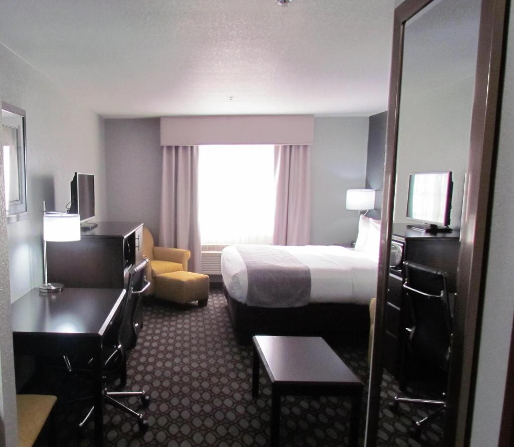 King Room - Non-Smoking at Oak Hill Inn & Suites