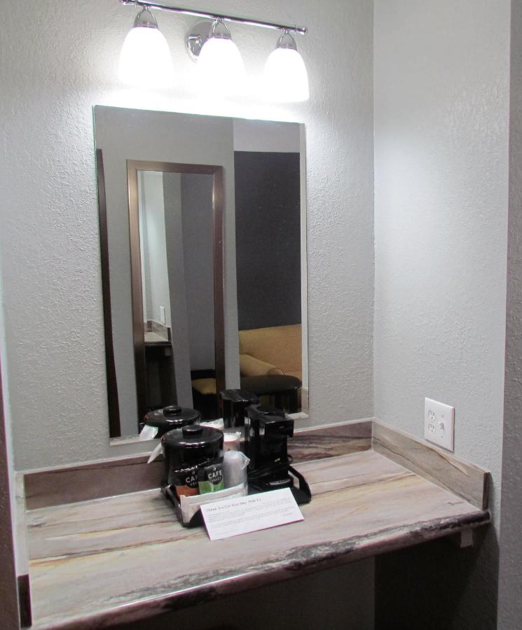 King Room - Non-Smoking at Oak Hill Inn & Suites