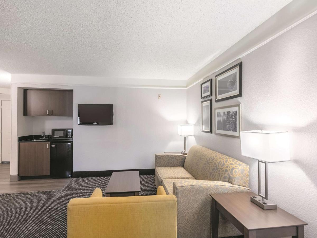King Suite with Sofa Bed at La Quinta Inn & Suites by Wyndham Denver Tech Center