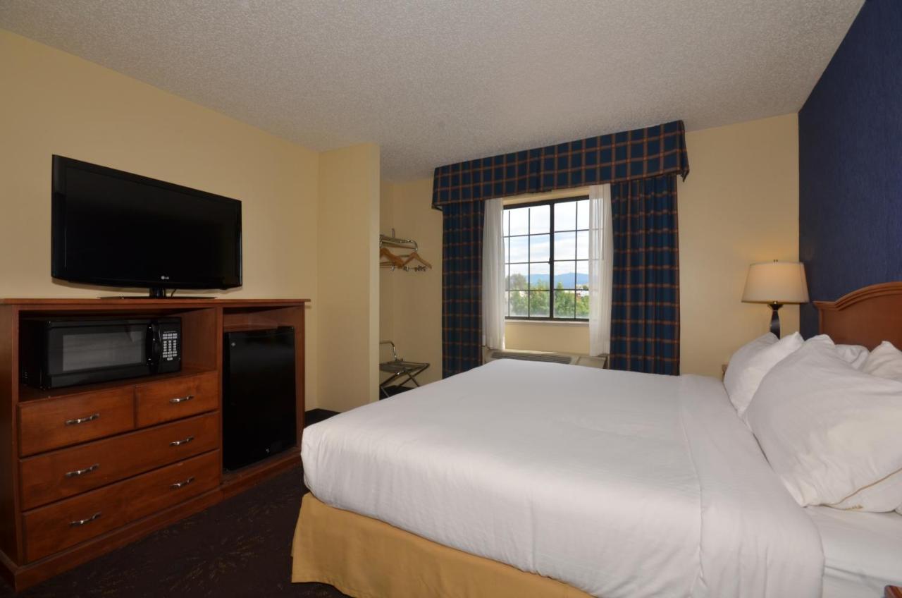 King Room - Non-Smoking at Ramada by Wyndham Santa Fe