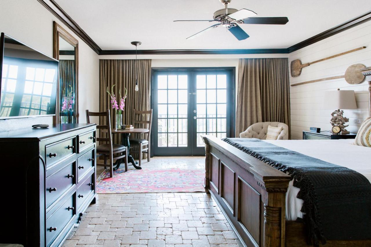 Deluxe King Room at Hillside Boutique Hotel