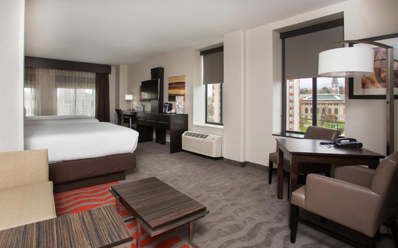 Queen Studio - Disability Access at Holiday Inn Express Springfield Downtown, an IHG Hotel