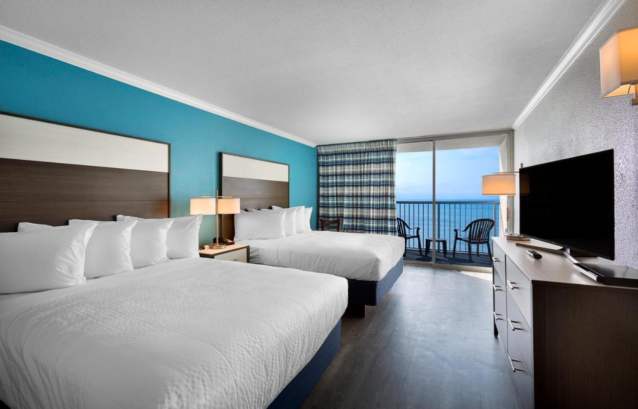 Queen Suite with Sea View at Compass Cove Resort