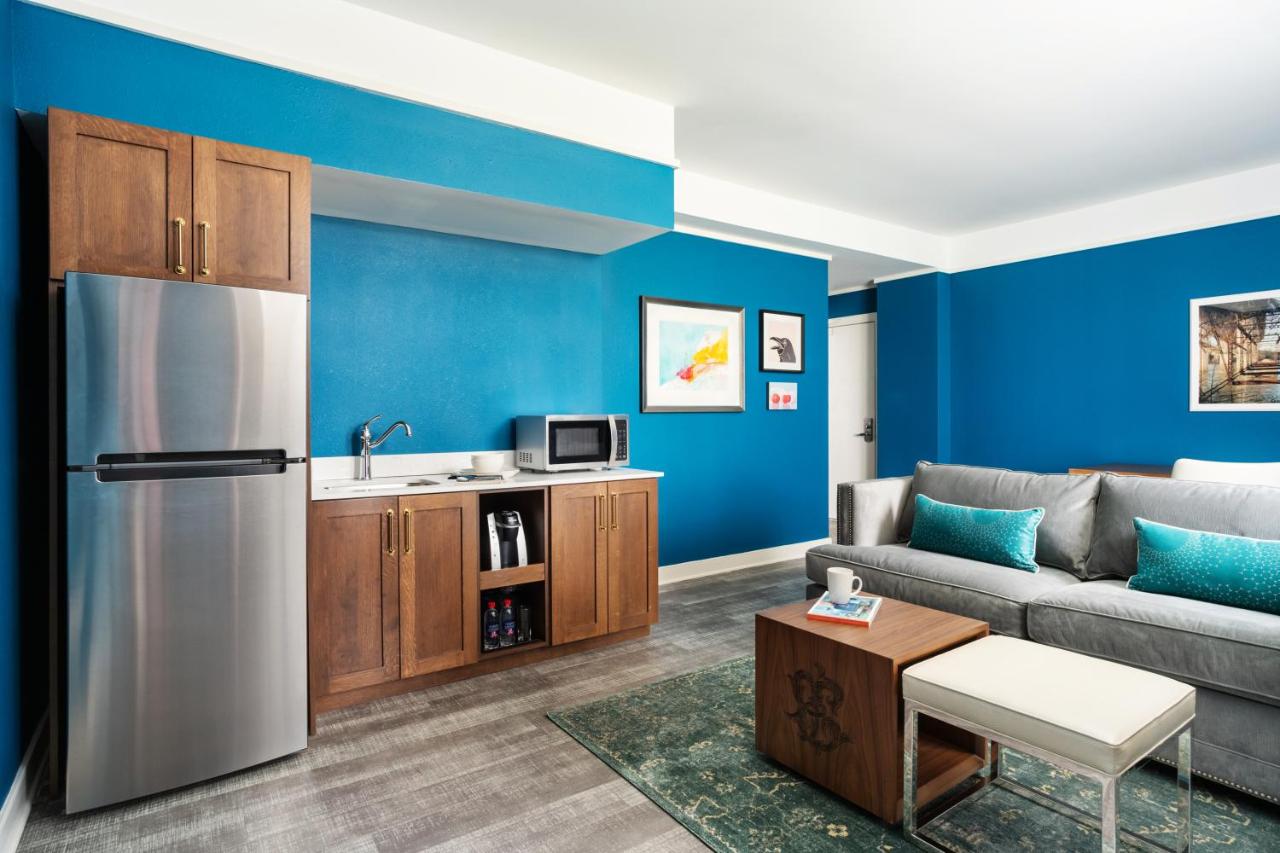Deluxe King Suite at The Commonwealth