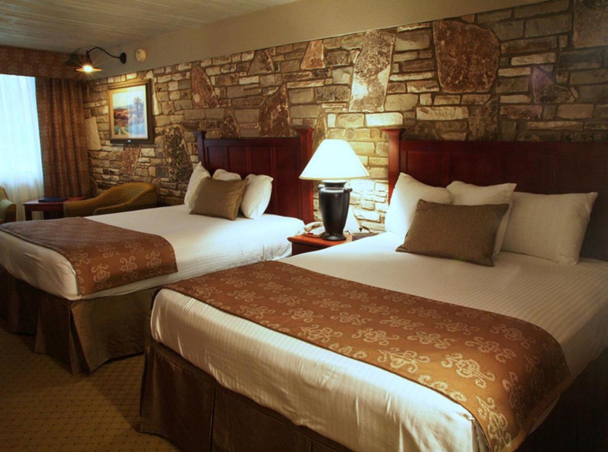 Two Queen Beds with Pool View at The Inn Of The Hills