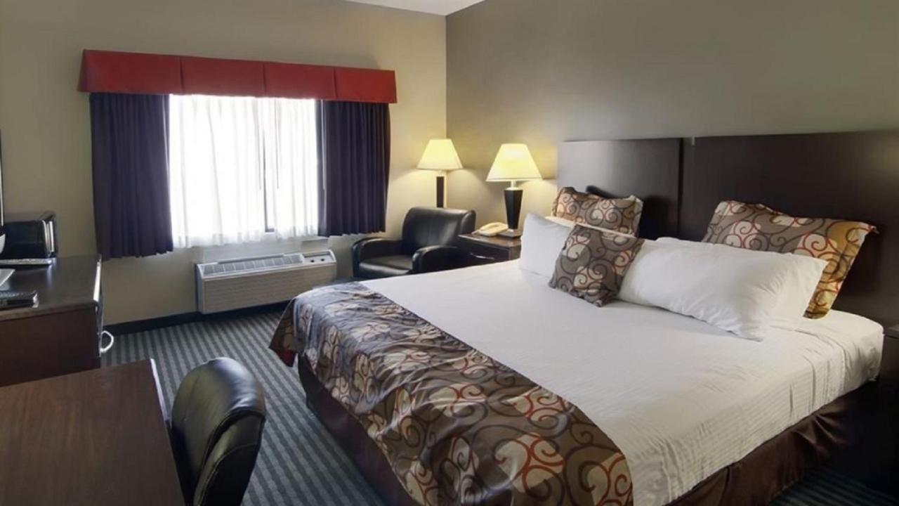  | Executive Inn