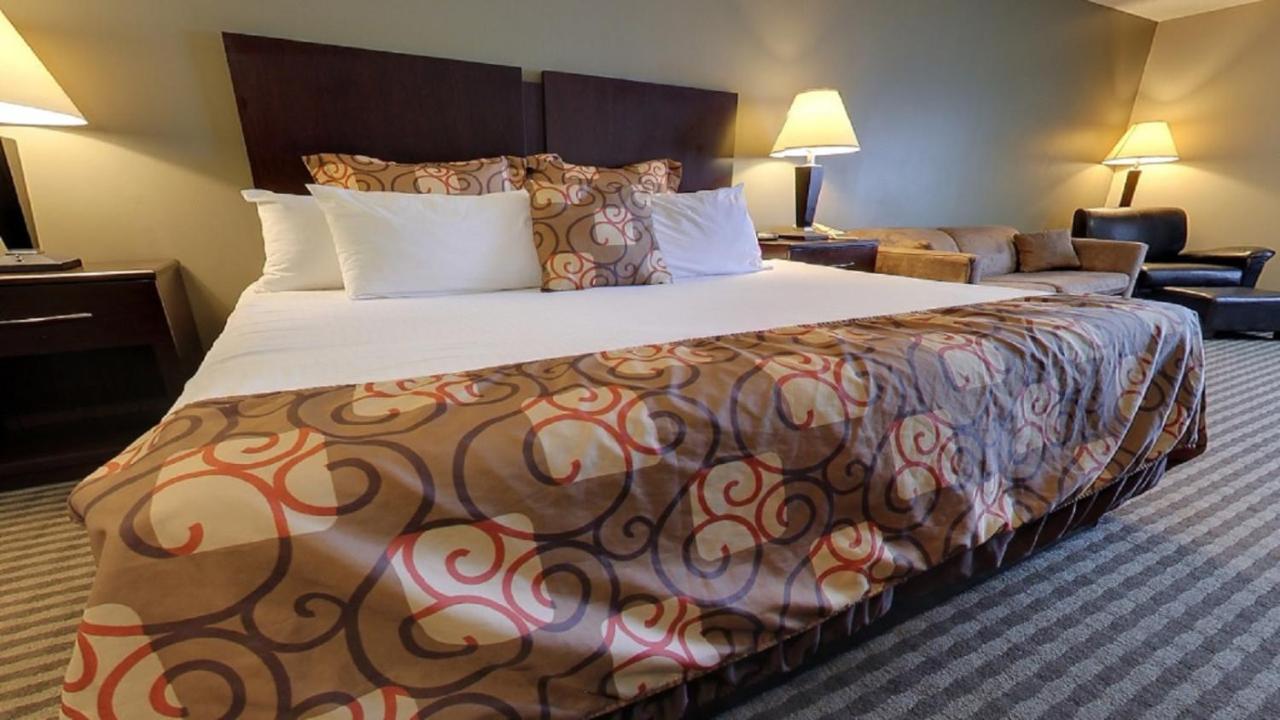  | Executive Inn
