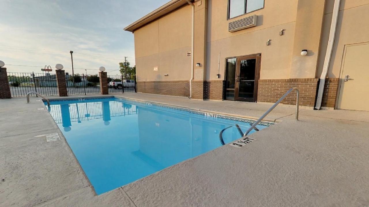  | Executive Inn