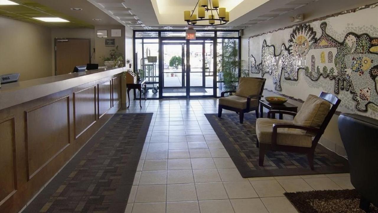  | Executive Inn