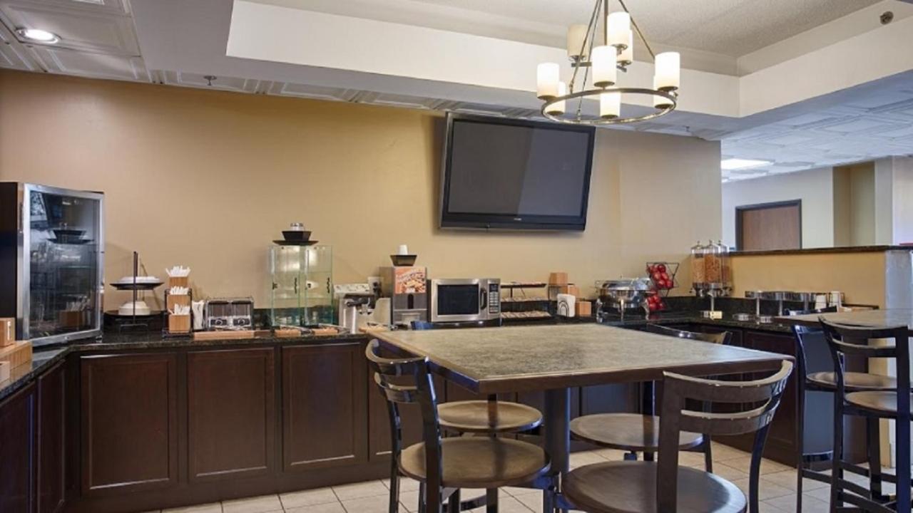  | Executive Inn