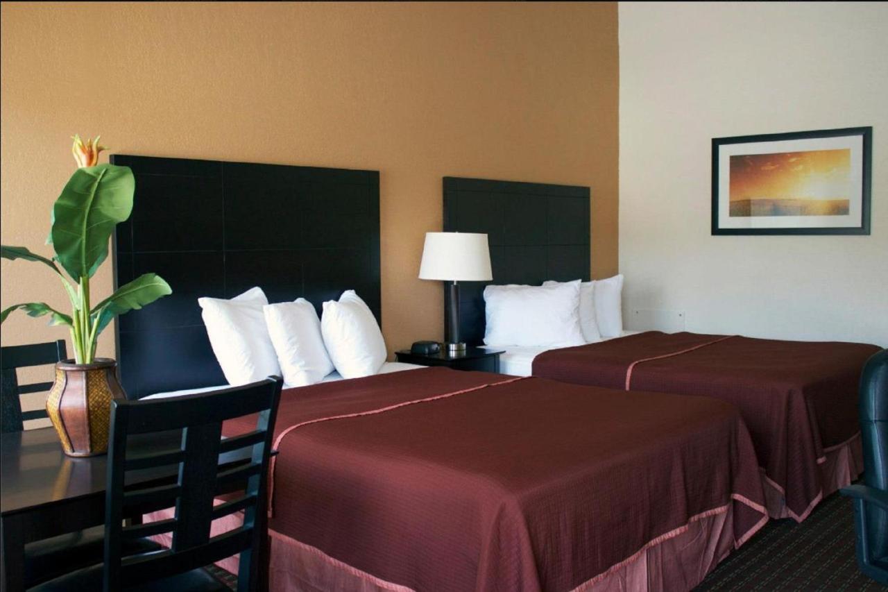 Double Room with Two Double Beds - Park and Fly at Americas Best Value Inn Romulus Detroit Airport