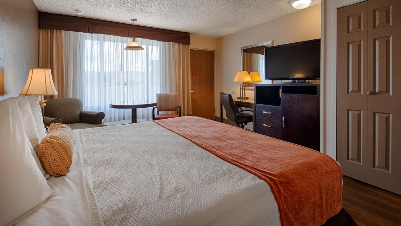 King Suite at Best Western Paradise Inn