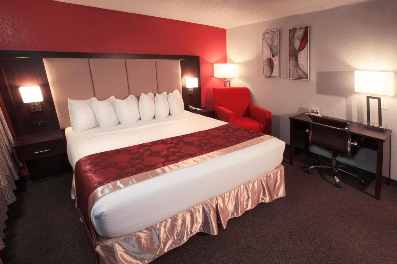King Room - Non-Smoking at Ramada by Wyndham Keystone Near Mt Rushmore