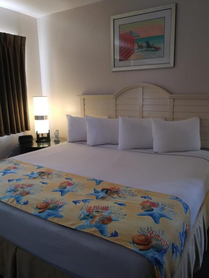 Superior King with Kitchenette- Free Parking at Beach Place Hotel