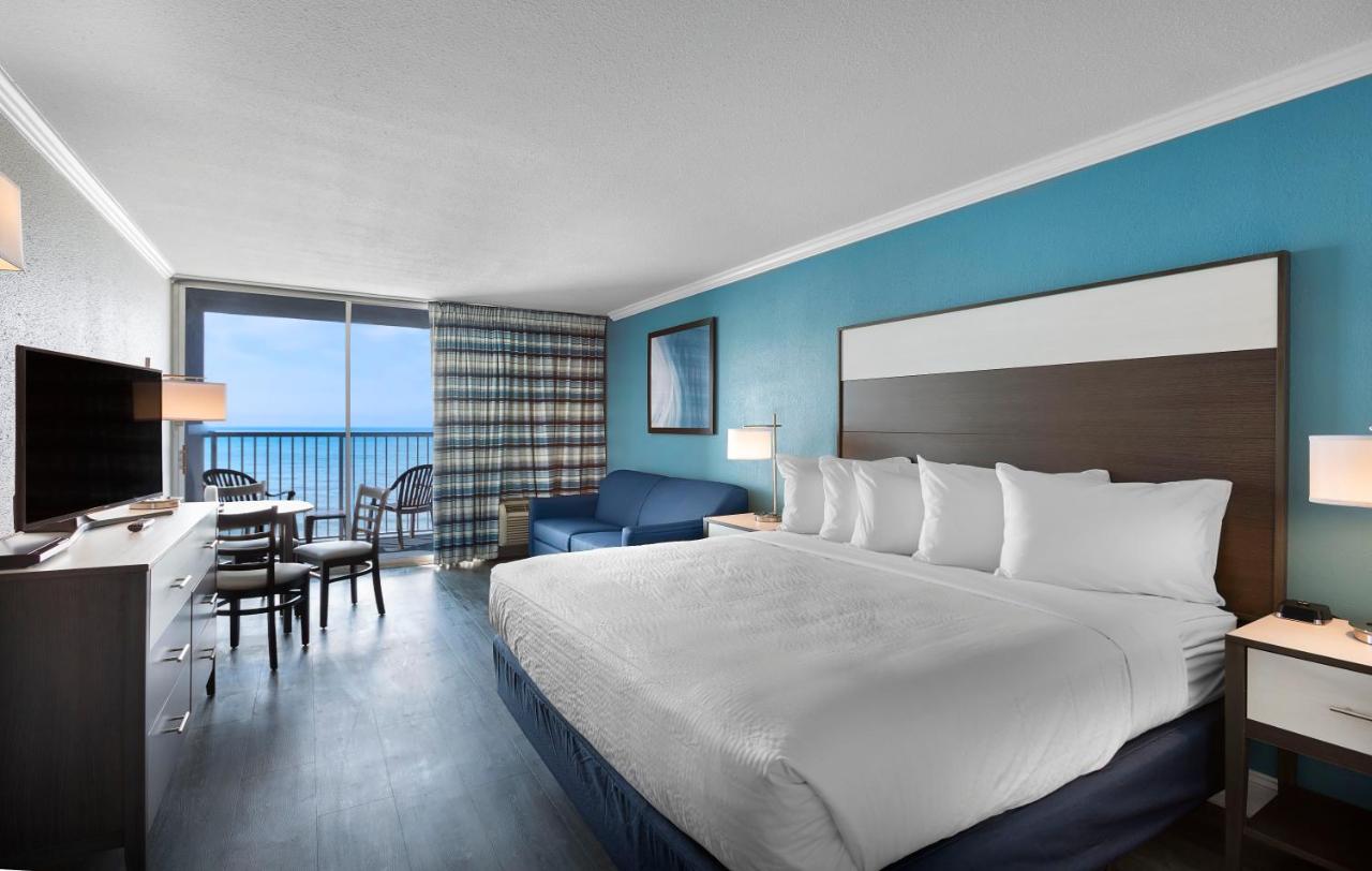 King Room with Sea View at Compass Cove Resort
