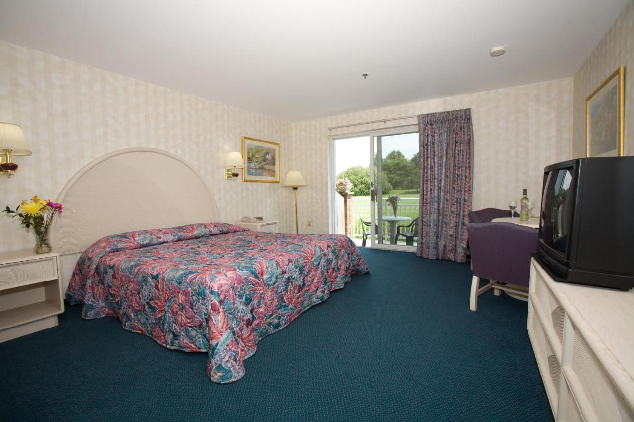 King Room - Disability Access at Winnapaug Inn