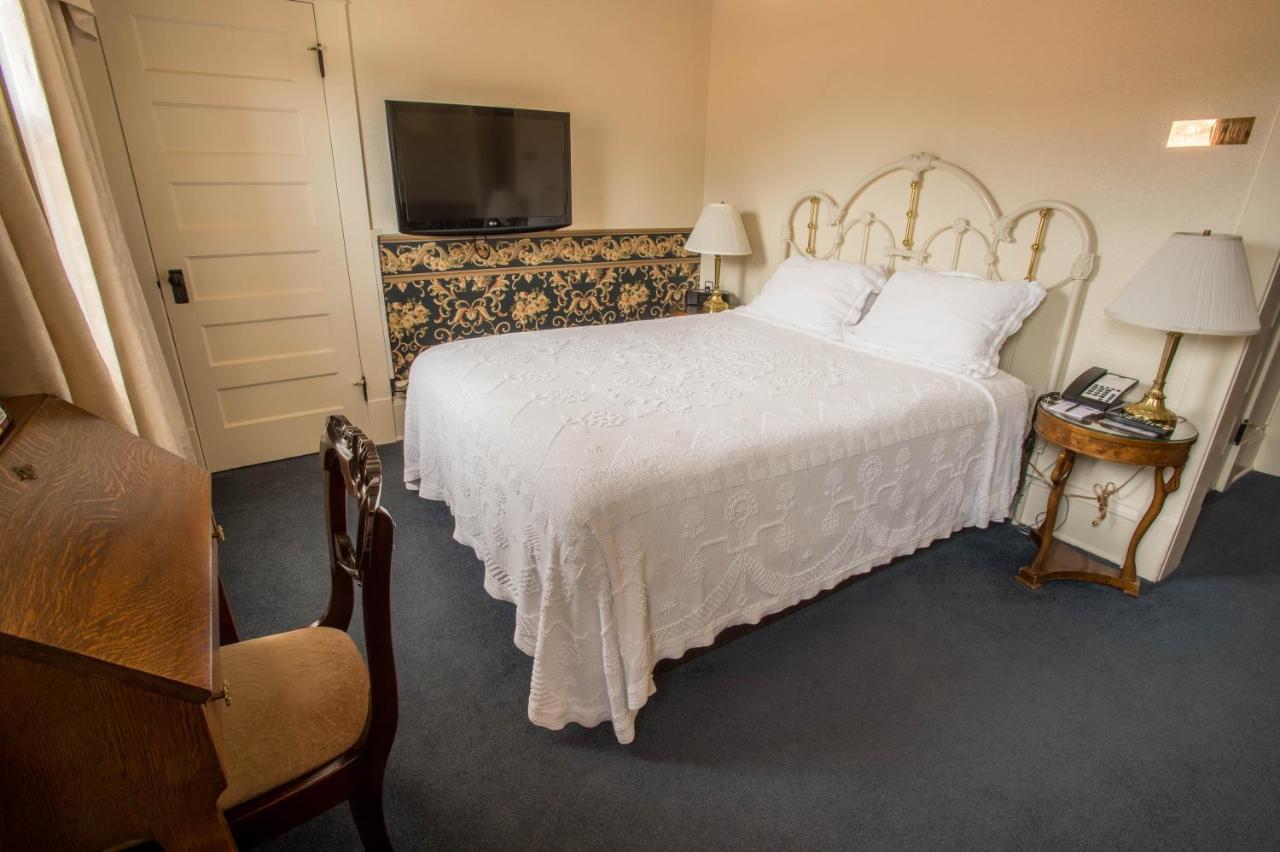Traditional Queen Room at Hotel Boulderado