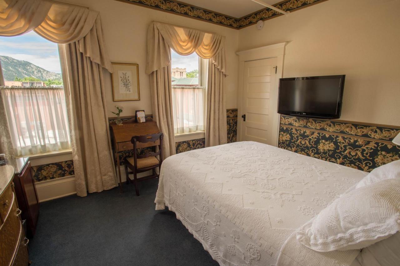 Traditional Queen Room at Hotel Boulderado