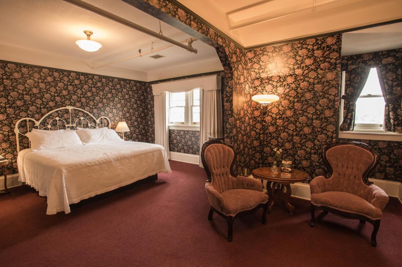Boulderado King Room at Hotel Boulderado