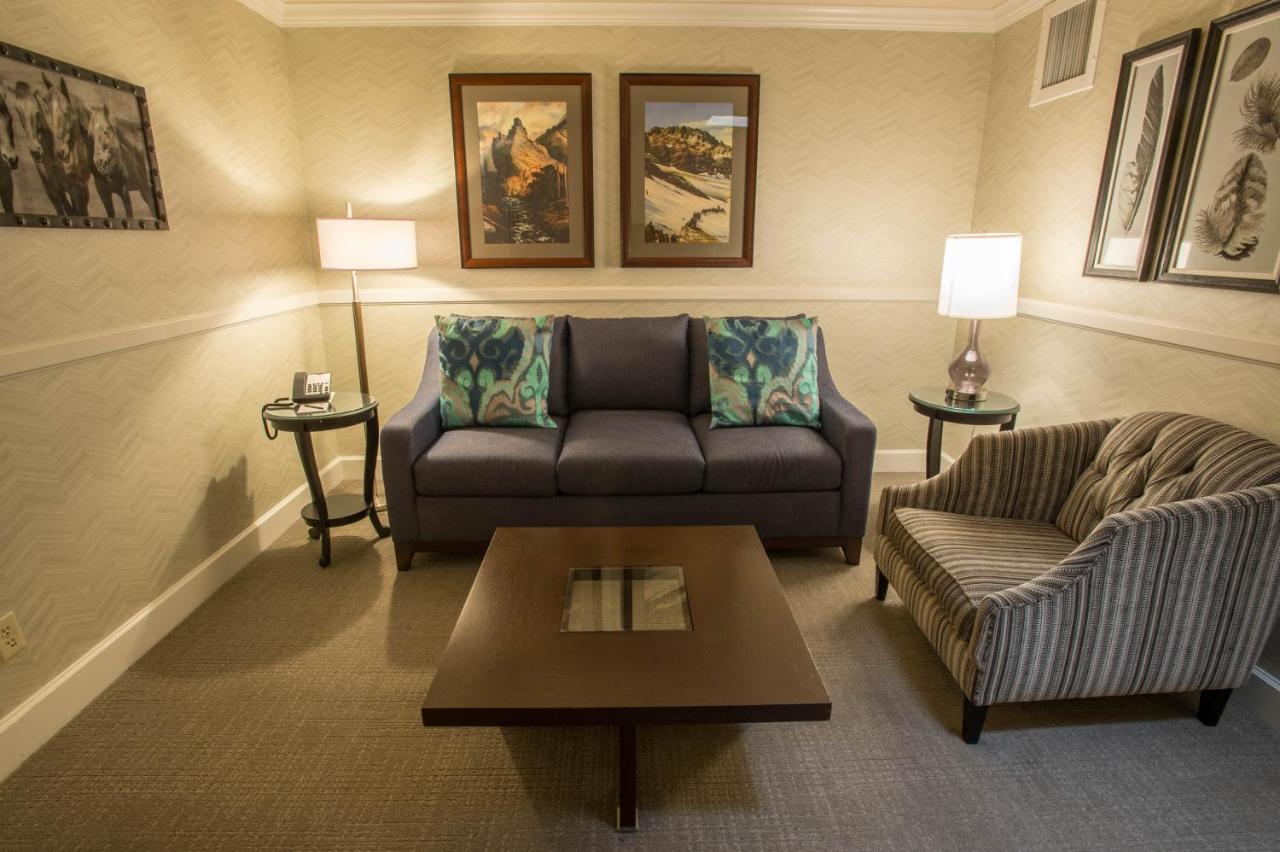 Deluxe Queen Suite at Hotel Boulderado