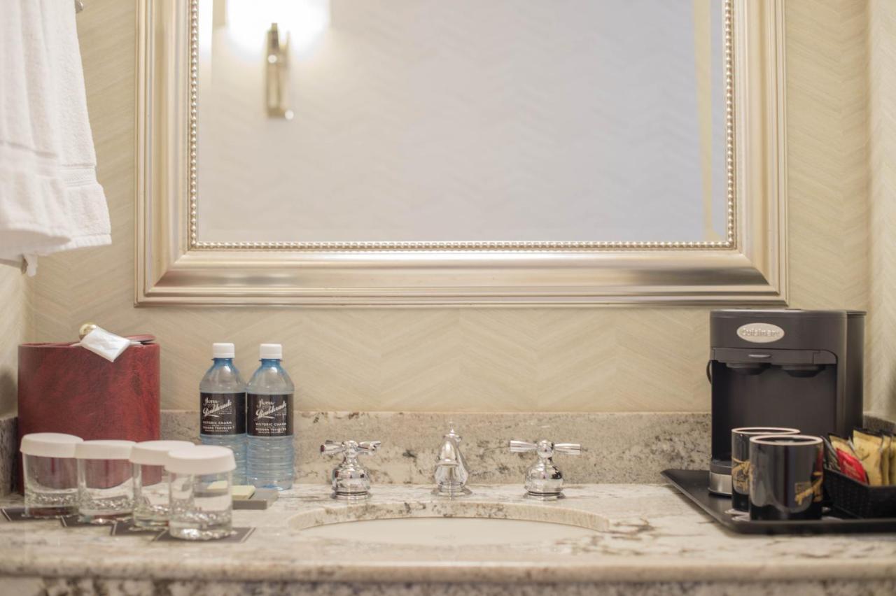 Deluxe Queen Suite at Hotel Boulderado