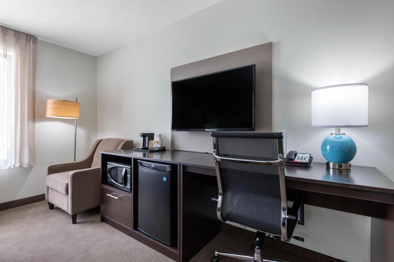 King Suite with Sofa Bed at Sleep Inn & Suites South Jacksonville