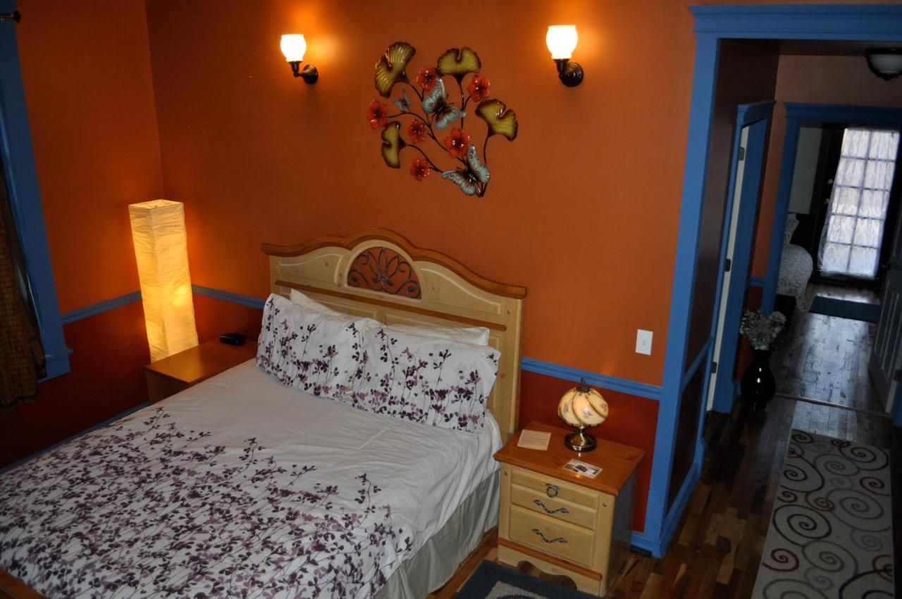 Deluxe Queen Suite at The Historic Grand Canyon Hotel