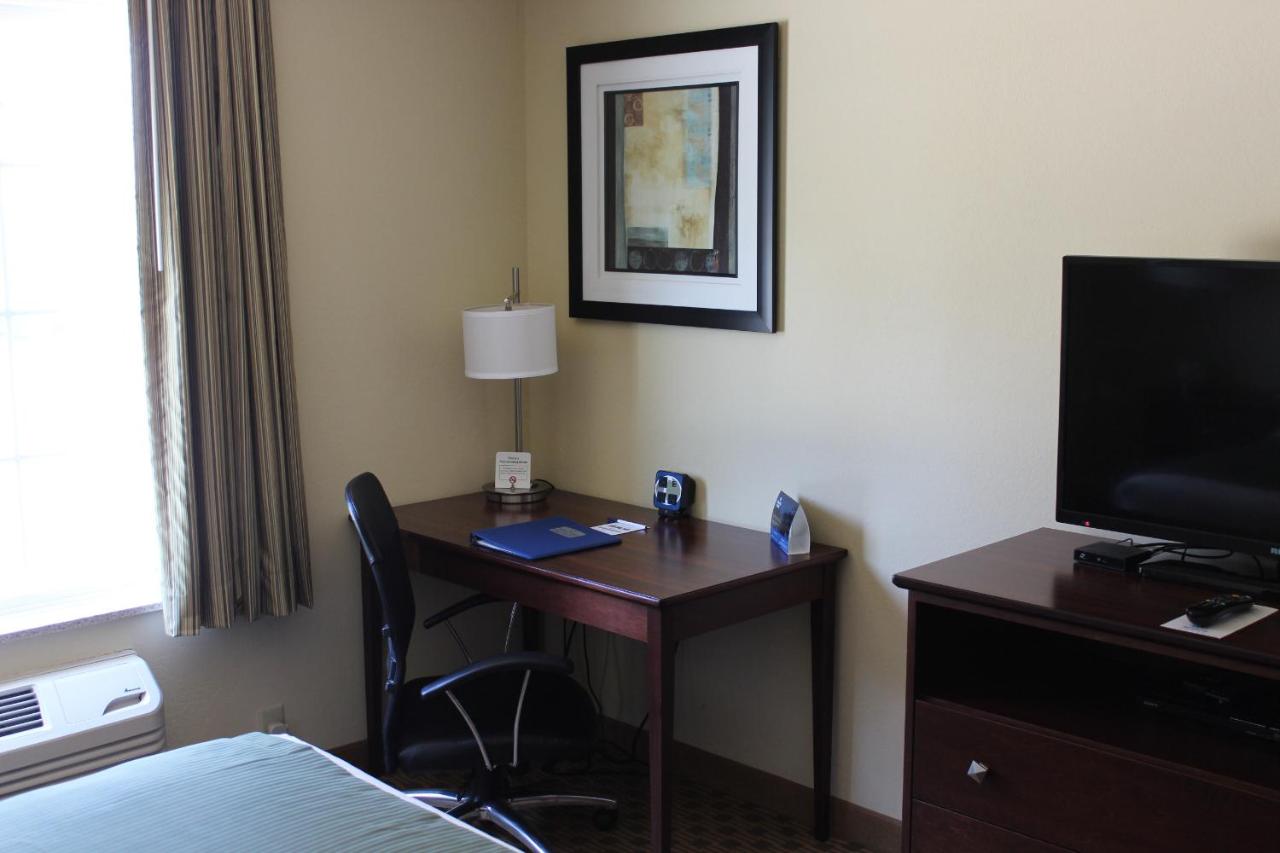 Suite with Spa Bath at Cobblestone Inn & Suites - Rugby