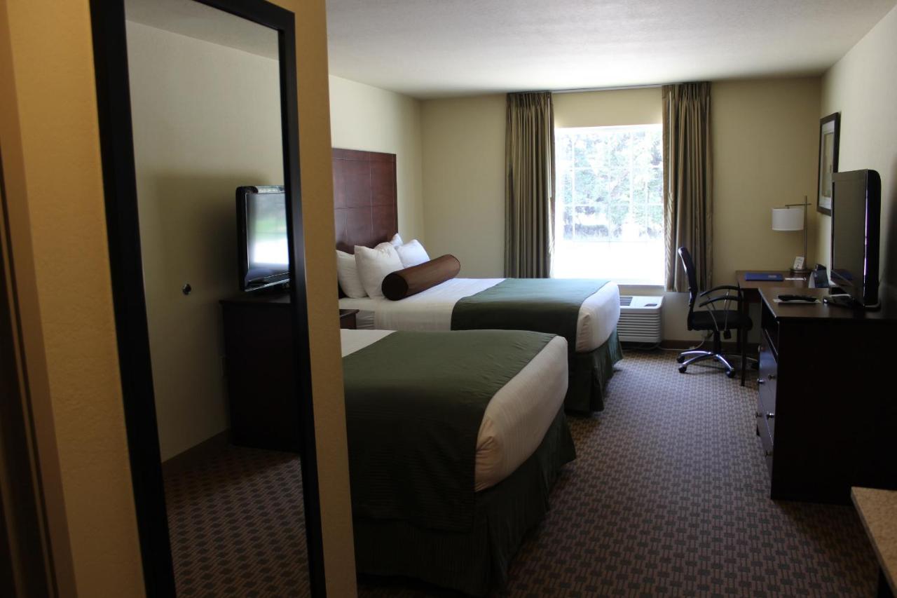 Queen Room with Two Queen Beds - Non-Smoking at Cobblestone Inn & Suites - Rugby