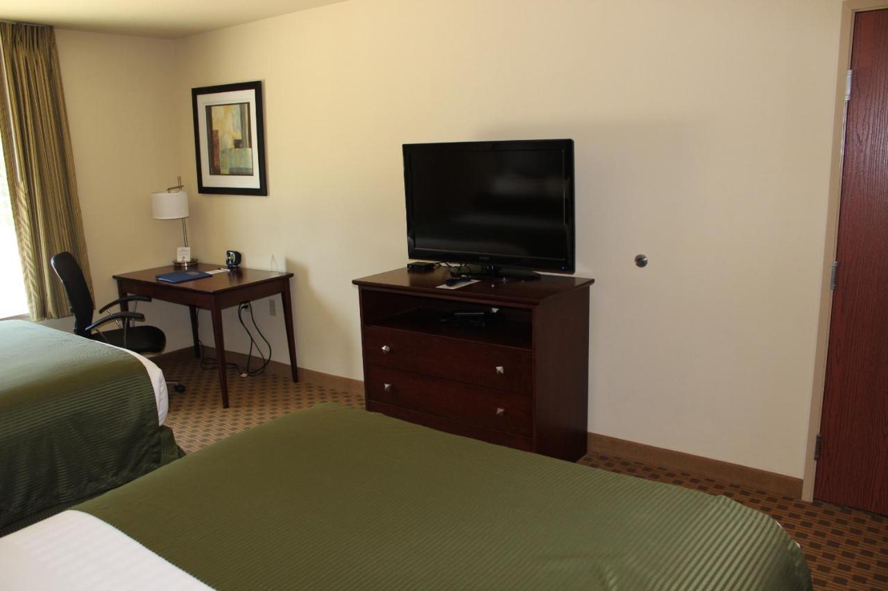 Queen Room with Two Queen Beds - Non-Smoking at Cobblestone Inn & Suites - Rugby