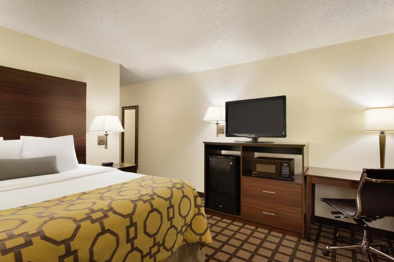 Queen Room - Non-Smoking at Baymont by Wyndham Salina
