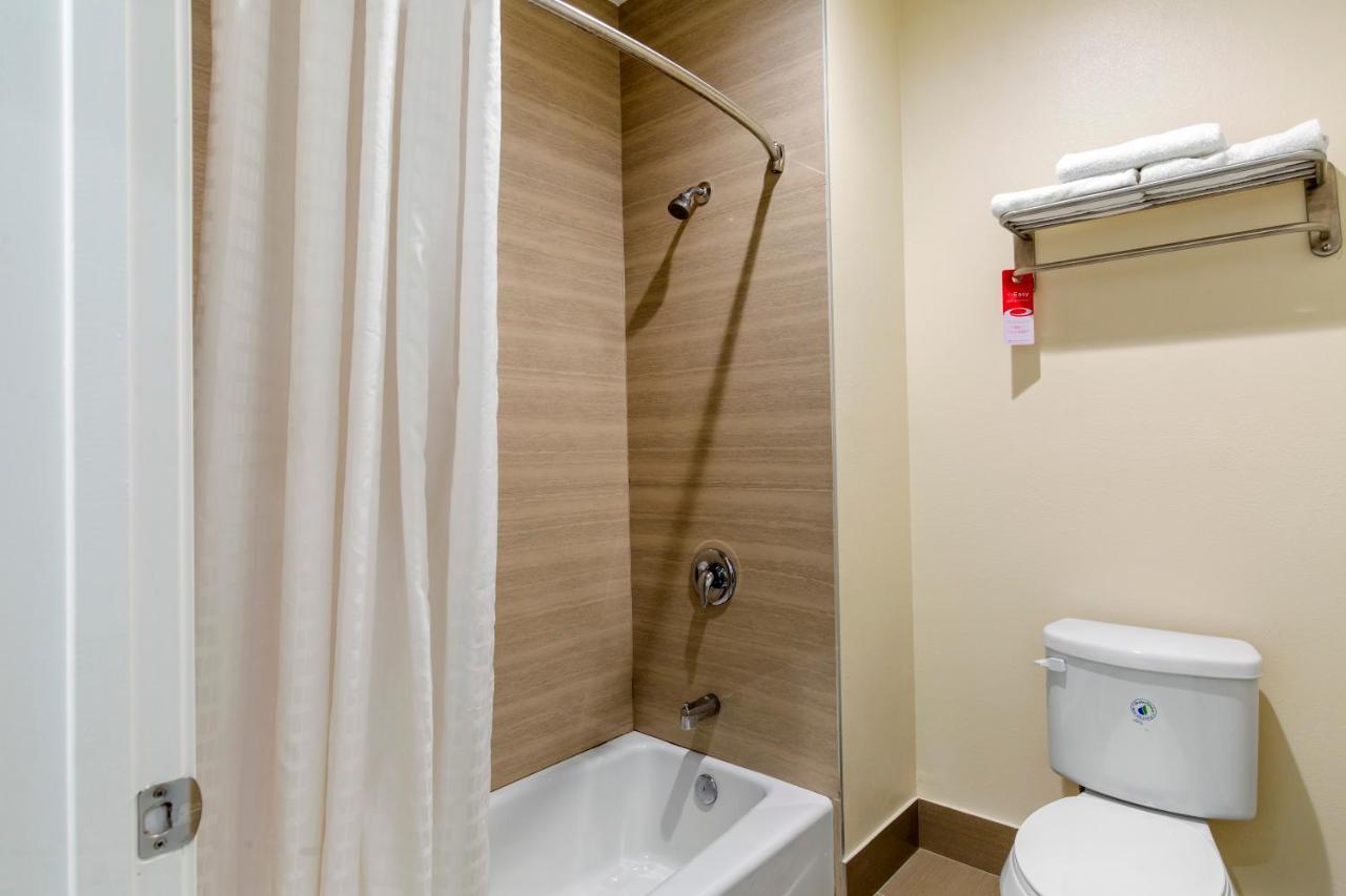 King Suite at Red Star Inn & Suites