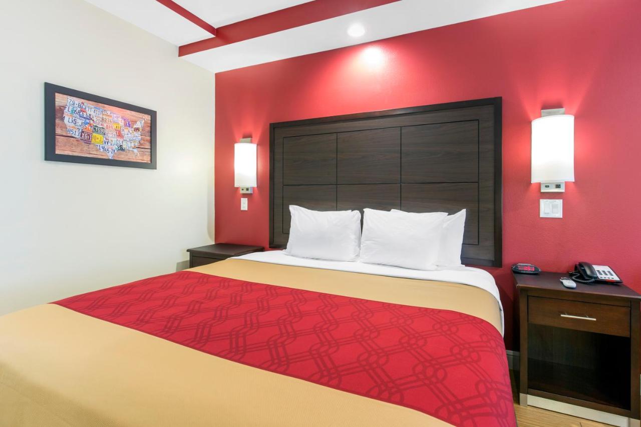 King Suite at Red Star Inn & Suites